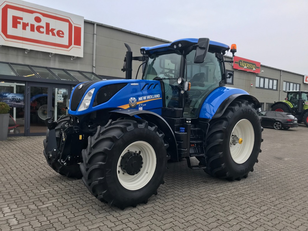 New Holland T7 245 AC - Traktor