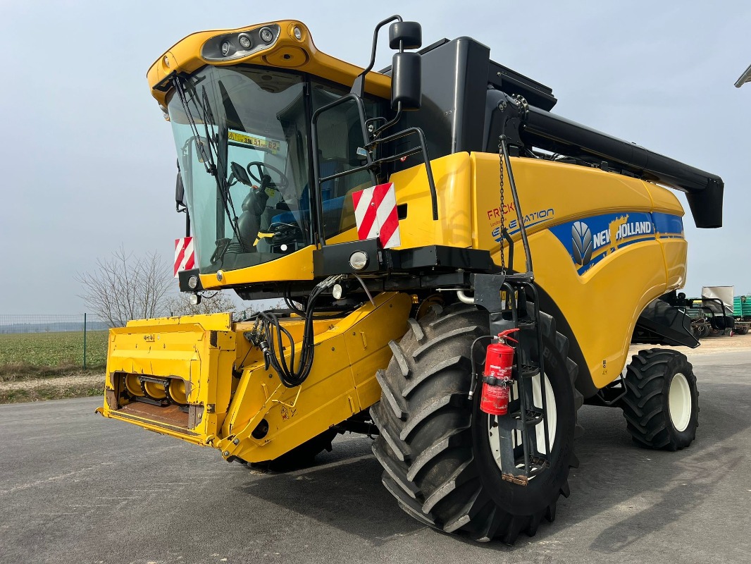 New Holland CX 6080 Elevation -4WD- - Mähdrescher