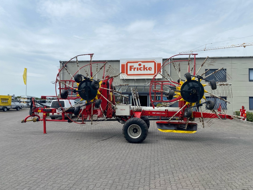 Pöttinger TOP 1252 C s-line - Grünlandtechnik + Futtererntetechnik - Schwader