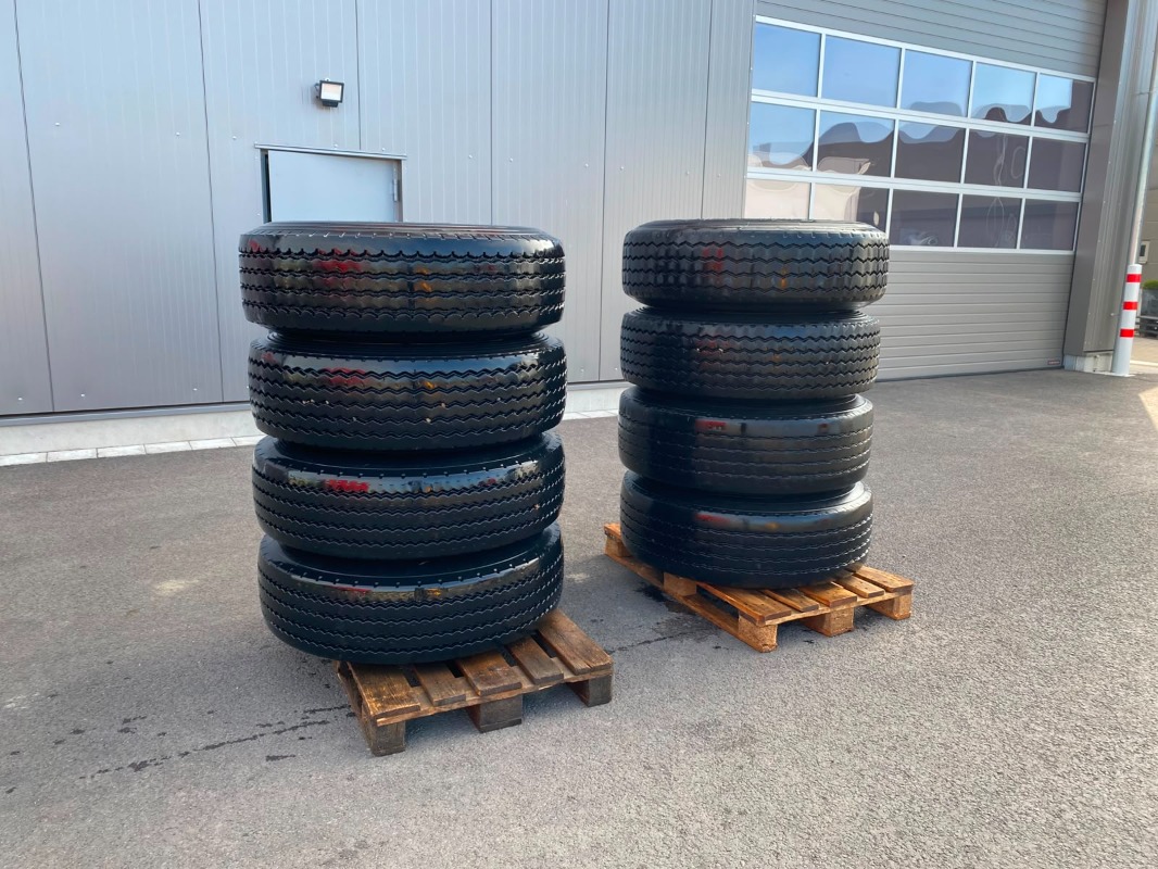 Sonstige 365/80 R20 - Räder + Reifen + Felgen - Komplettradsatz