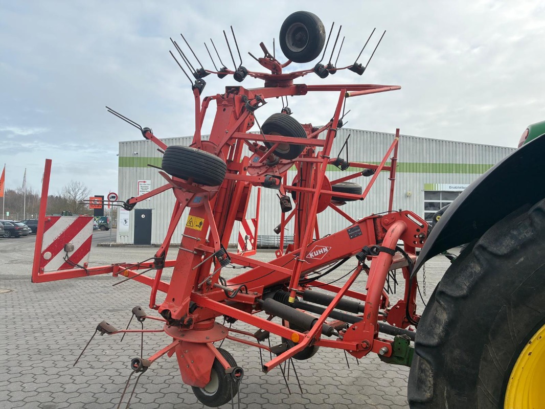 Kuhn GF 7802 - Grünlandtechnik + Futtererntetechnik - Kreiselheuer