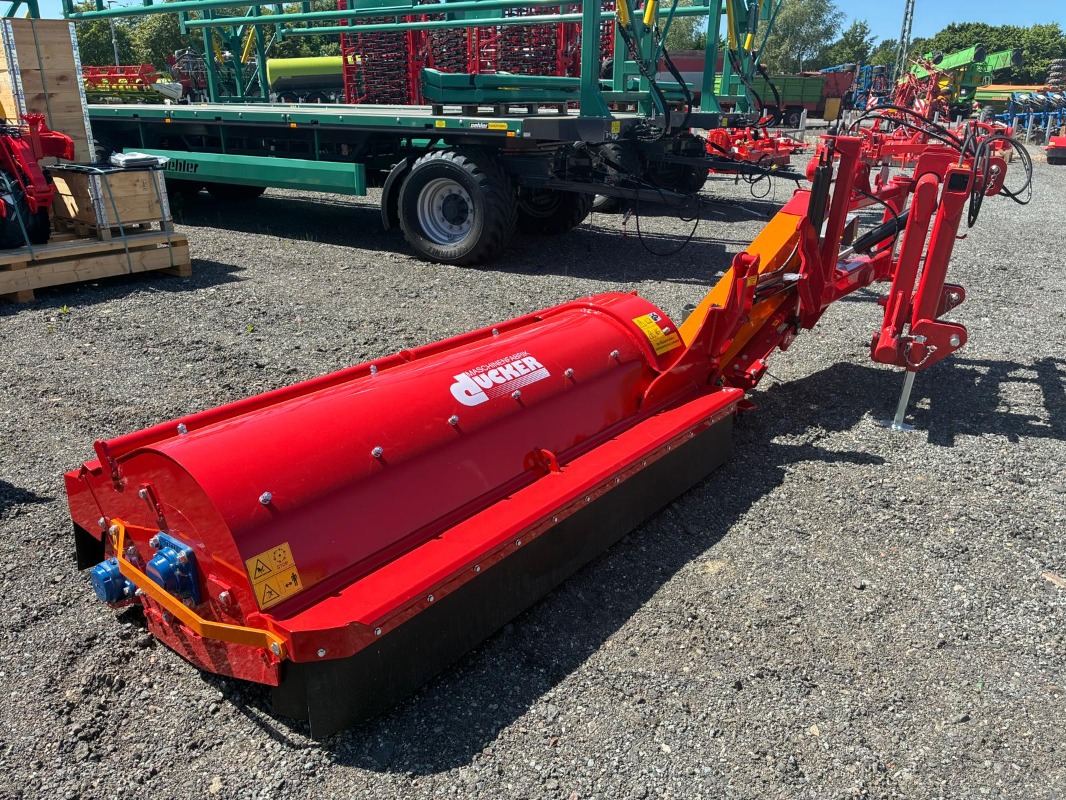 Dücker USM 21 VR4 - TecnologÃa para jardines + tecnologÃa municipal - Mulcher