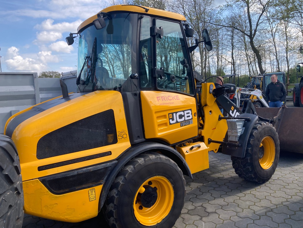 JCB 407 - Excavateur + Chargeur - Chargeuse sur pneus
