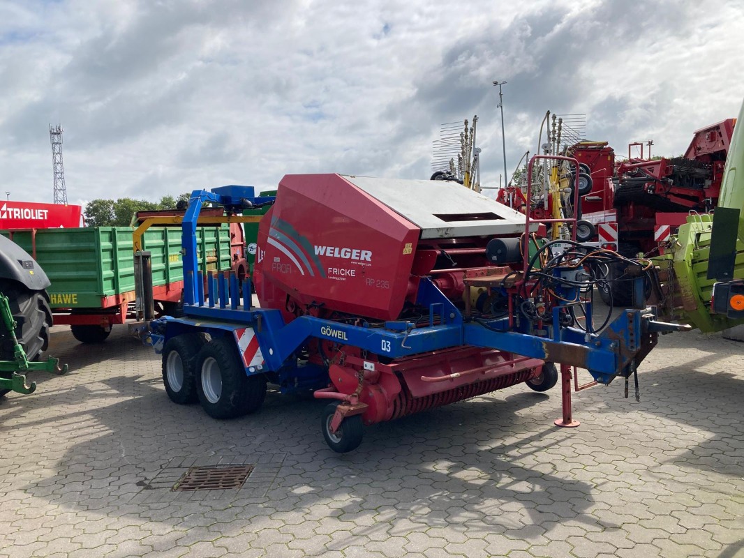 Welger RP 235 mit Göweil Wickler - Press - Press / wrap combination