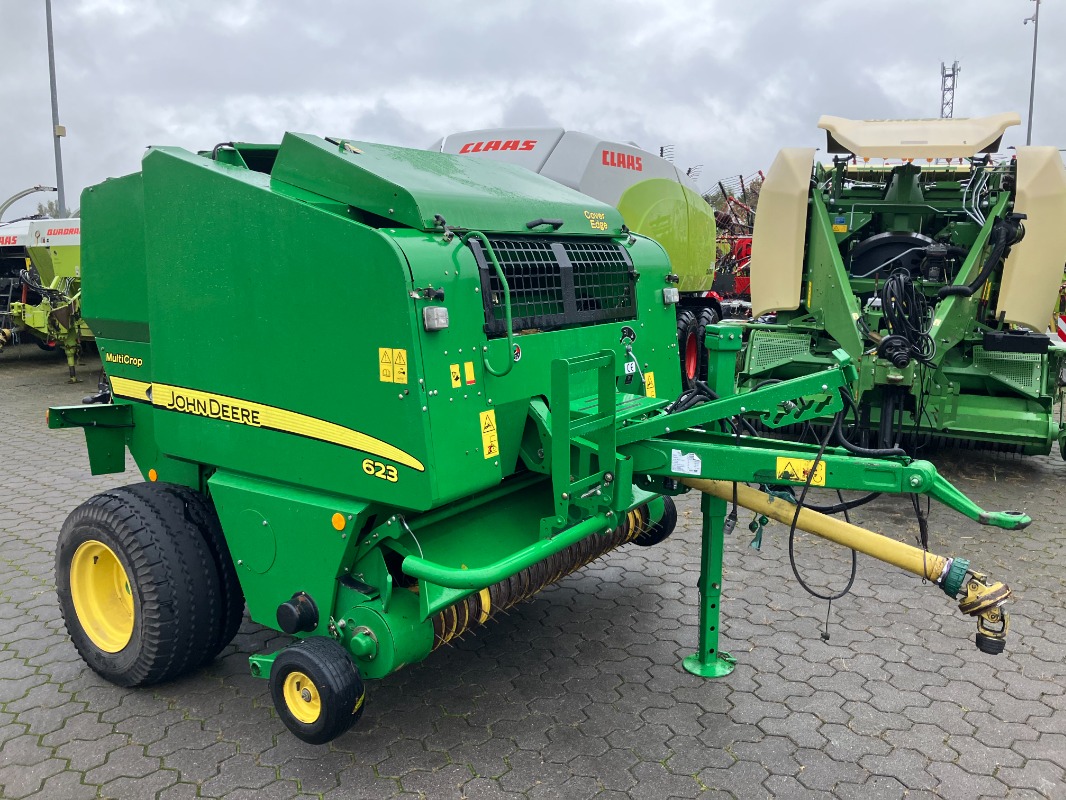 John Deere 623 MultiCrop - Press - Round baler