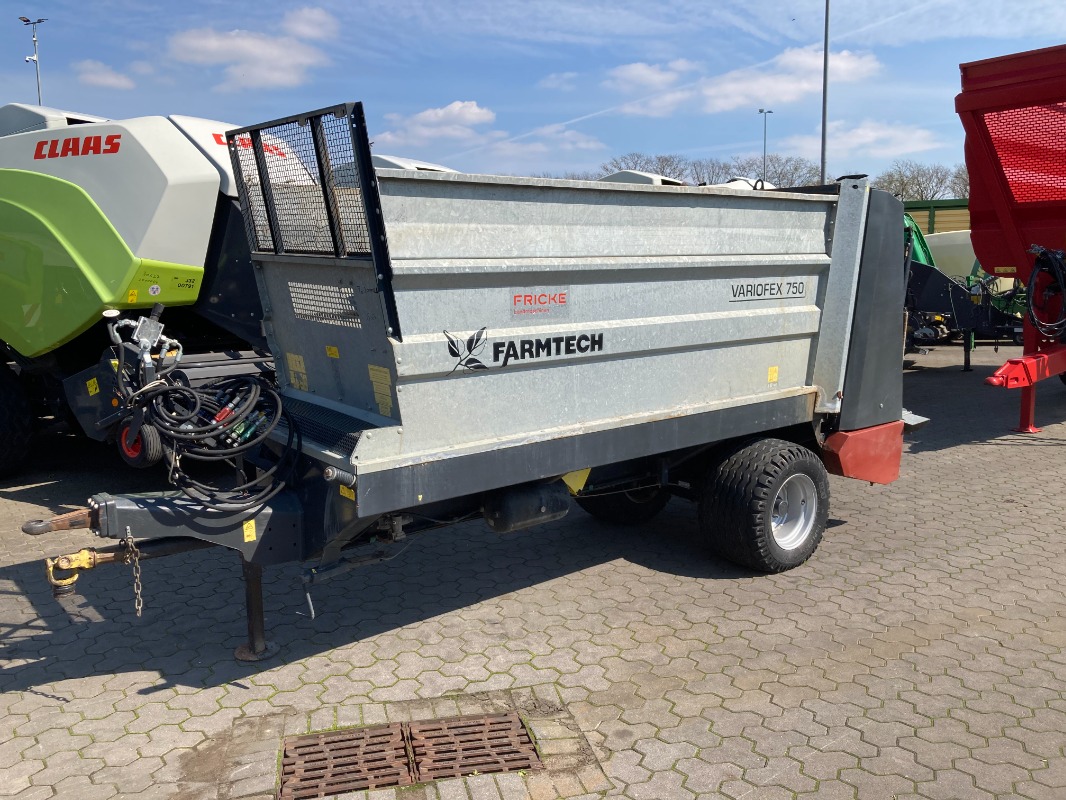 Farmtech Variofex 700 - Gülletechnik + Dungtechnik - Dungstreuer