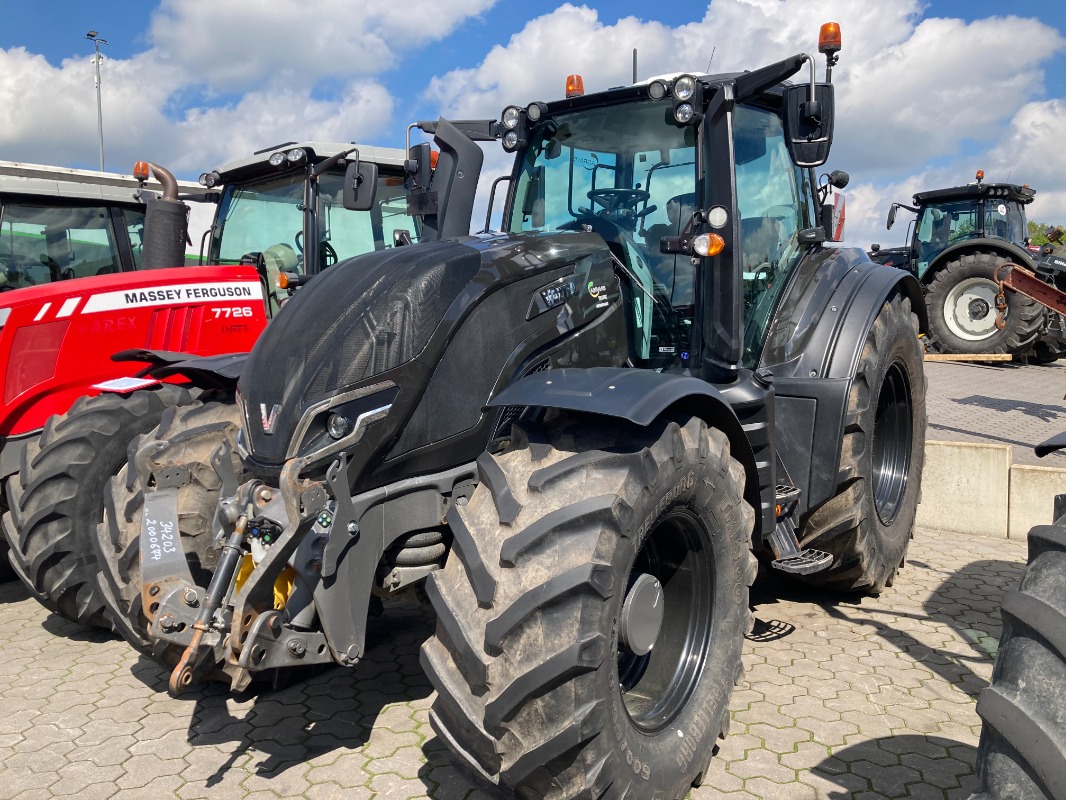 Valtra T 235 Direct - Ciągnik