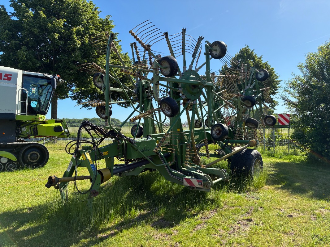 Krone Swadro 1400 - TecnologÃ­a de pastoreo + tecnologÃ­a de cosecha de forraje - Rastrillo