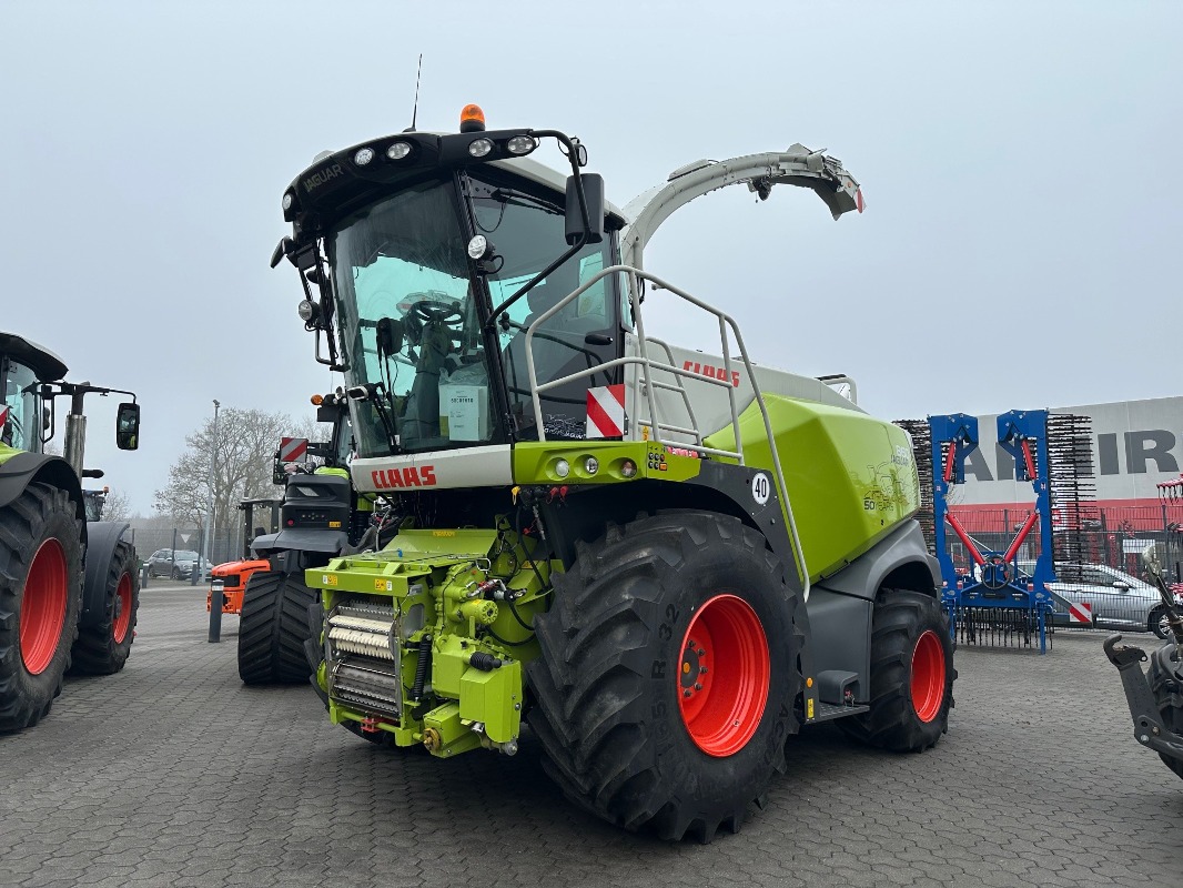 CLAAS Jaguar 860 - Forage Harvester