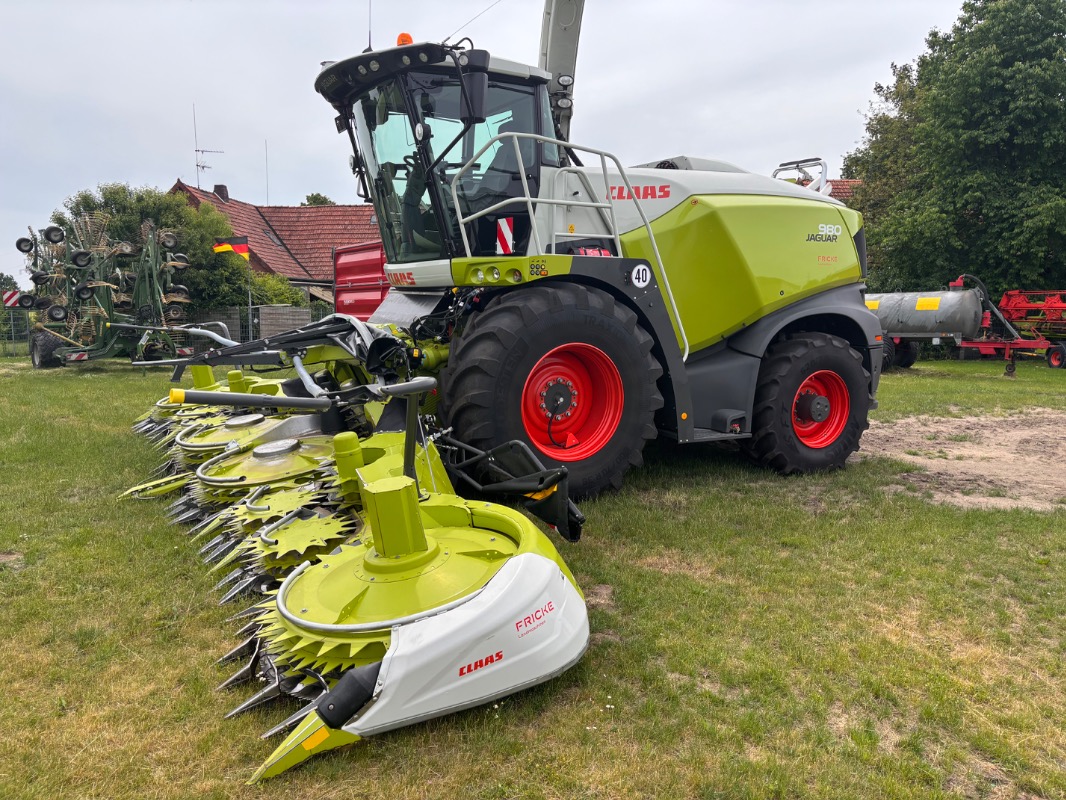 CLAAS Jaguar 980 - Forage Harvester