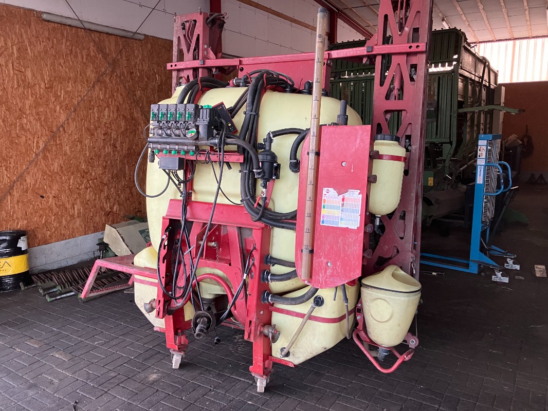 Hardi Master Plus Pro VHG 1200 - Düngung + Pflanzenschutztechnik + Pflege - Anbauspritze