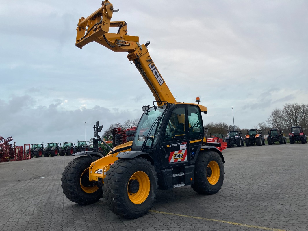 JCB 542-70 Industry Pro - Excavator + Loader - Telescopic handler